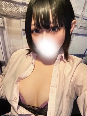いおり(笑顔が可愛いロリ娘)