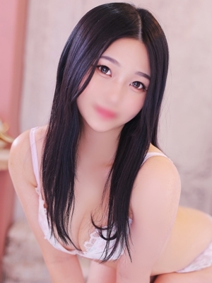 りりあ【高身長スレンダー美女】